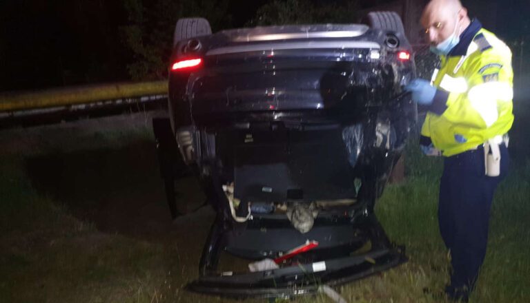 Accident ciudat la Vaslui, BMW făcut praf!