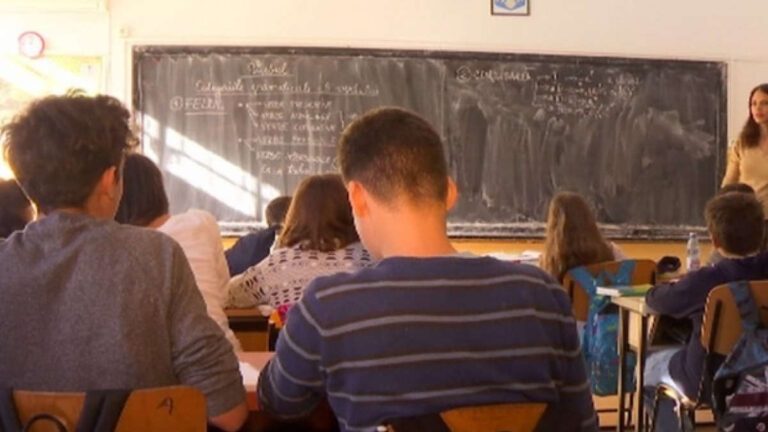 Dascălii vasluieni cer anularea examenelor naționale, Ministerul Educației nu ascultă!