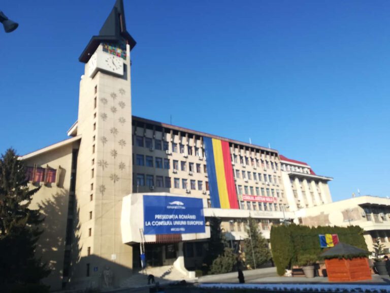 ȘTIRILE AMIEZII: Consiliile Județene și primăriile, excluse de la obținerea fondurilor europene pentru COVID-19