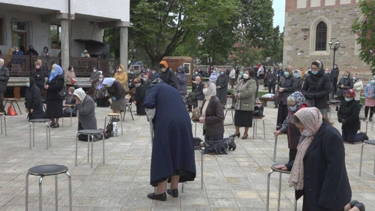 ȘTIRILE AMIEZII: Un parlamentar vasluian strigă: “Deschideți larg ușile bisericilor!”