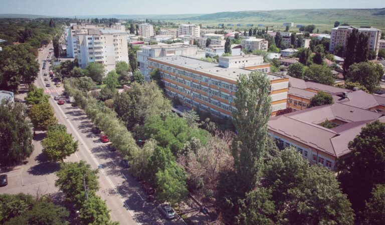 Teste Covid 19 pe bani, pe aparatul primit donație la spital