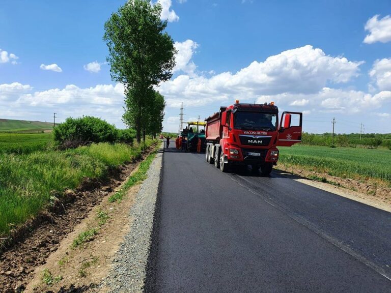 Viacons Rutier Huși a finalizat asfaltarea drumului Copăceana-Fălciu