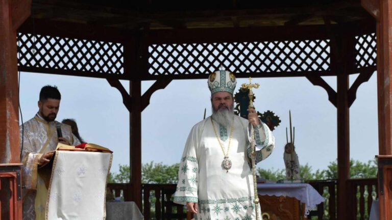 Biserica Ortodoxă nu este numai despre episcopi și preoți, spune Episcopul Hușilor