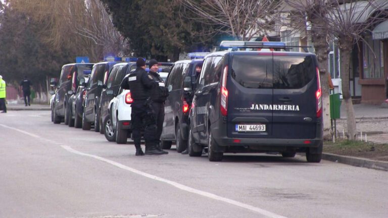 O bandă din Murgeni a spart mai multe case și a furat bunuri în valoare de 15.000 de lei! Trei indivizi sunt în arest!