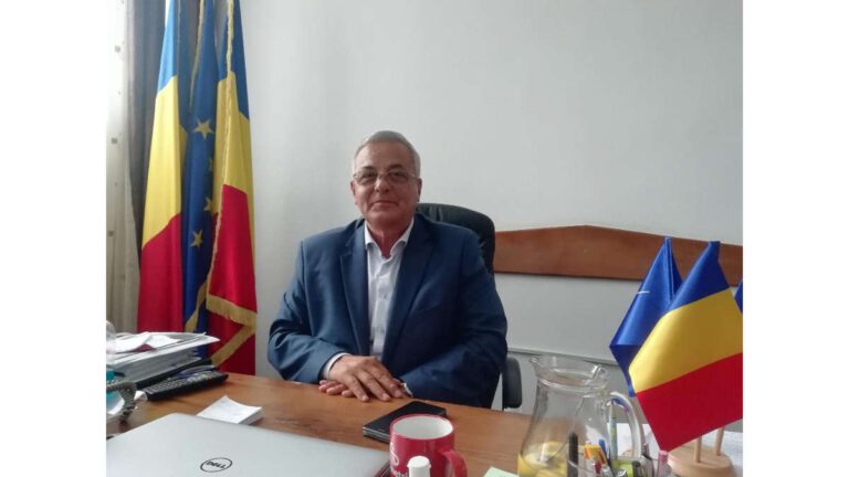 ȘTIRILE AMIEZII Primarul Fălciului, alături de toți copiii comunei