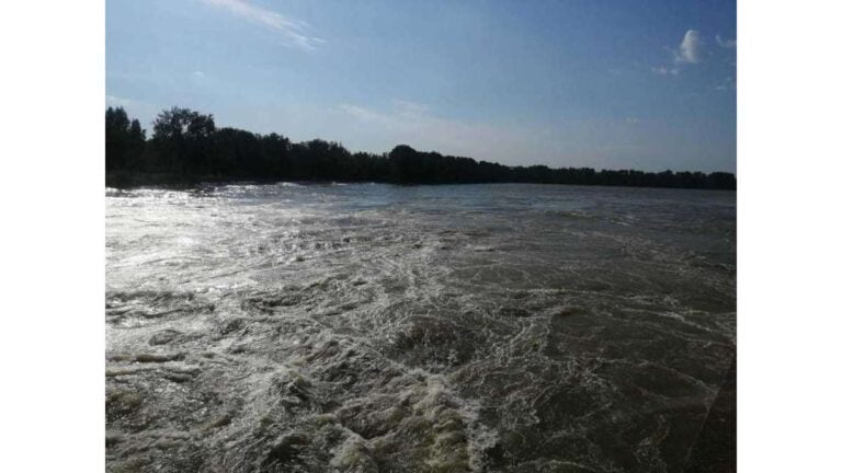 Cod portocaliu pe râul Prut, până la comuna Fălciu!