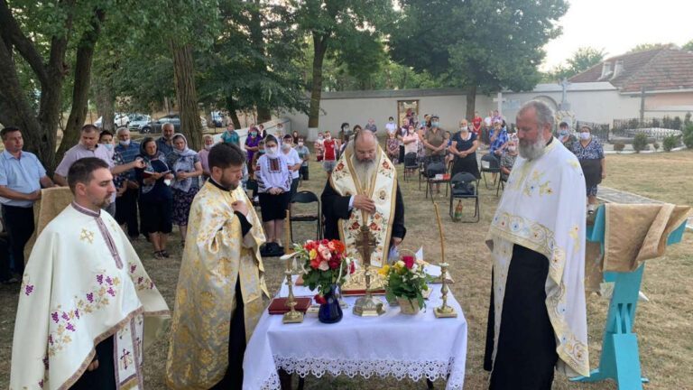 Preasfințitul Ignatie, în fața credincioșilor de la Solești: „Când păcătuim, devenim infideli lui Dumnezeu”