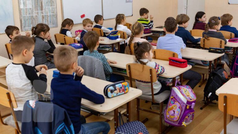 Părinții vasluieni sunt speriați: copiii lor vor pierde enorm, dacă nu vor merge la școală!
