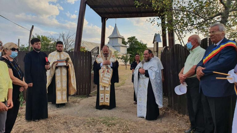 Gest creștinesc al primarului de Fălciu: PS Ignatie a sfințit clopotnițele Rânzeștiului