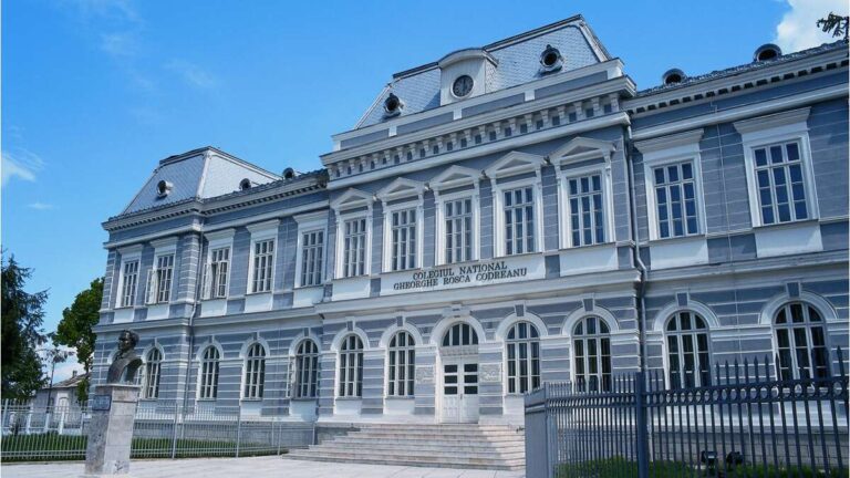 Ne înroșim de tot! Alertă la Colegiul Național “Ghe. Roșca Codreanu”, se suspendă cursurile!