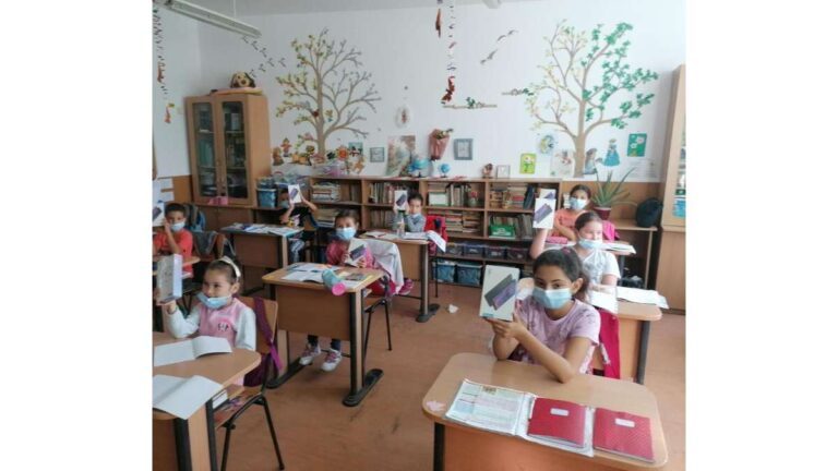 Comuna Poienești, prima comună din județ în care toți elevii au primit tablete!