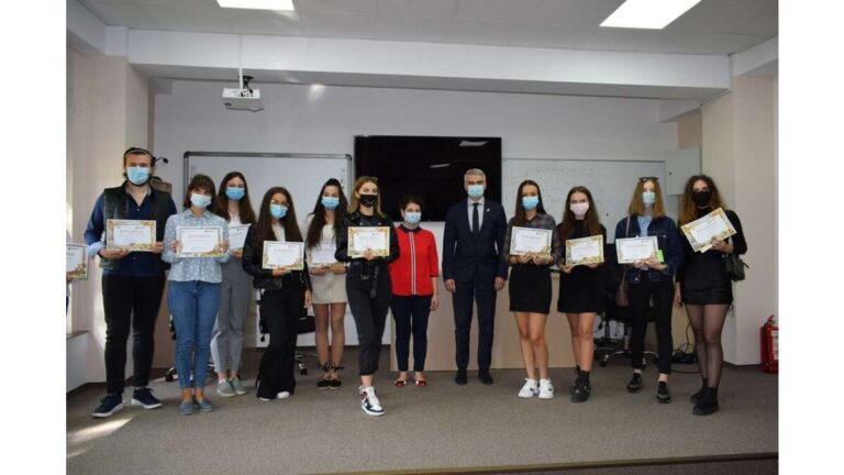 Ei sunt elevii de 10 la Examenul de Evaluare Națională și la Examenul de Bacalaureat, sesiunea 2020!
