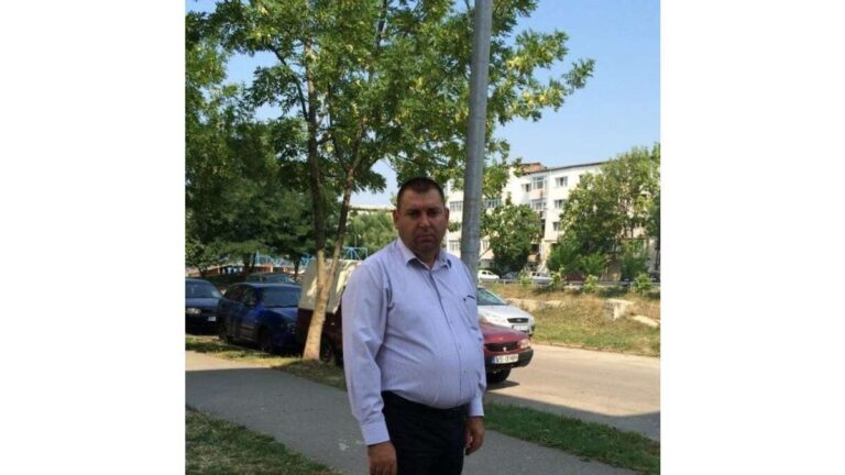 Revoltă la Tăcuta! Părinți revoltați, primarul comunei trimite cereri de prietenie la minori!