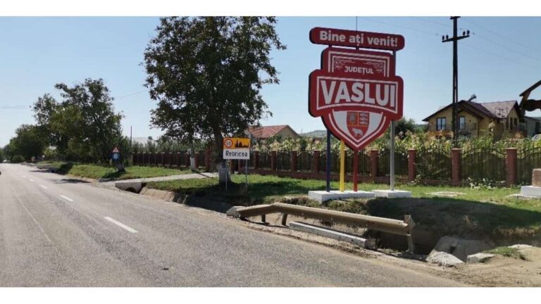 Așa arată noile indicatoare de intrare în județul Vaslui. Sunt alb-roșii și cu stema Vasluiului!