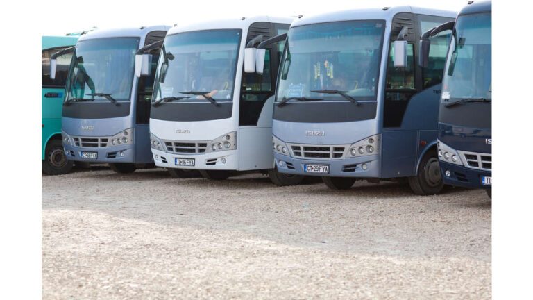 Transportatorii vasluieni se pregătesc de proteste! Blocaje la transportul gratuit al elevilor din județ!