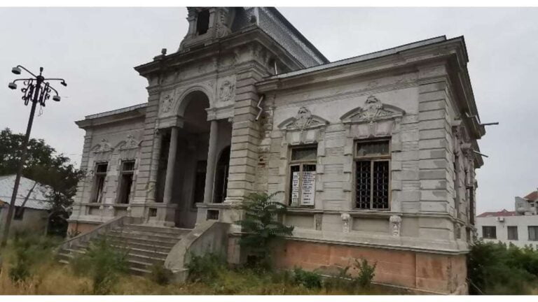 Ruina din Huși pe care s-au cheltuit 7 milioane de lei! Primarul Ciupilan prezintă povestea IREALĂ a clădirii!