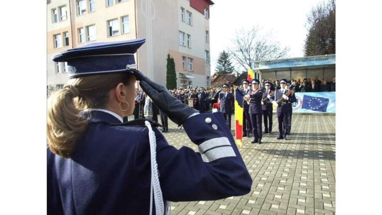 Mesaj disperat al polițiștilor: „Luați labele jegoase de pe Poliția Română!”