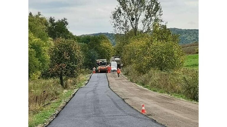 În sfârșit! Se reface covorul asfaltic pe DJ 159 A, între Pungești și Gârceni!