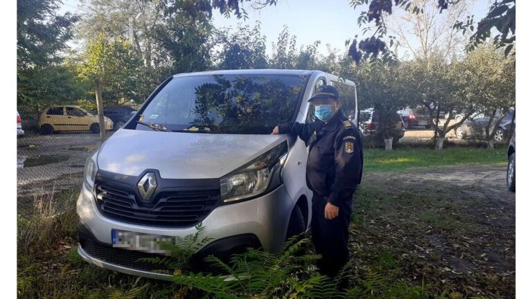 Microbuz furat din Polonia, oprit de polițiștii de frontieră vasluieni! Venea de la Chișinău!