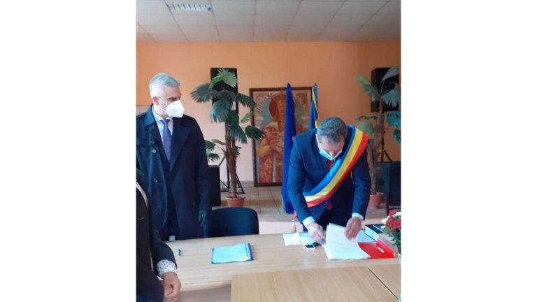 Este cel mai votat primar de comună la alegerile locale! Ieri, a depus jurământul în fața alegătorilor!