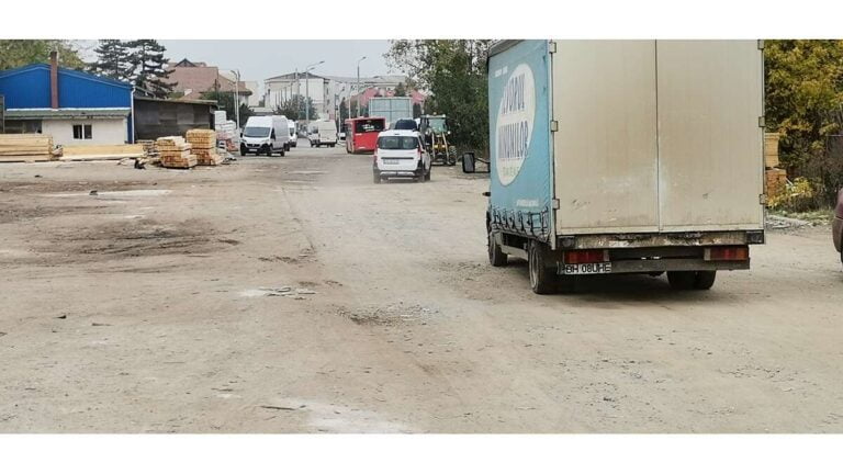 Strada din Vaslui de care fug toți investitorii! S-au distrus mașini de miliarde de lei vechi, din cauza gropilor!