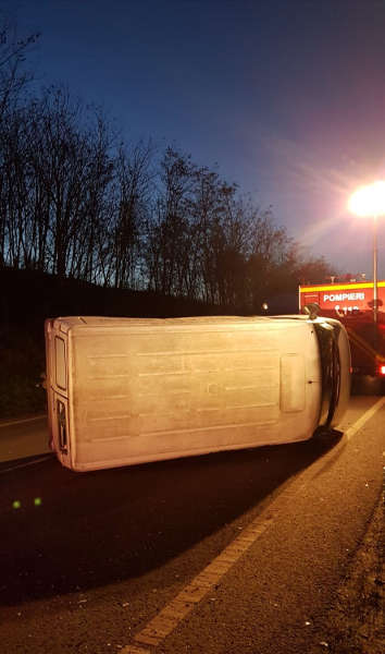 accident marul de aur masina rasturnata 1