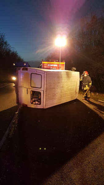 accident marul de aur masina rasturnata 2