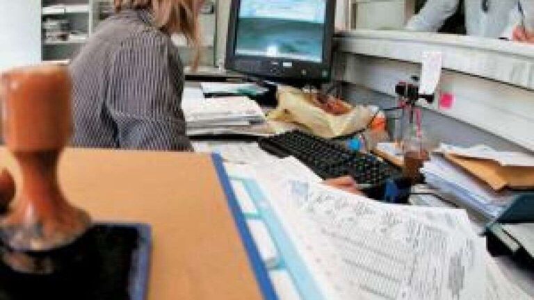 Nori negri pentru bugetarii vasluieni! Săptămâna de lucru de 4 zile și reducerea cu 20% a salariului!