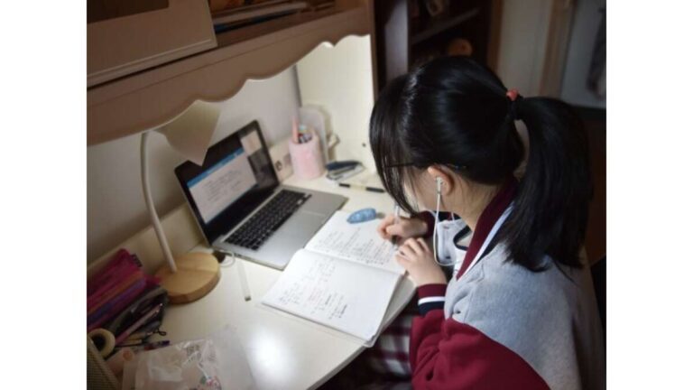 Bătaie de joc! Profesori online în județul Vaslui, fără niciun elev la ore!
