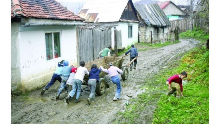 Un nou proiect în învățământul vasluian: „t-EACH for all and EACH”! 2.400 de copii în risc de abandon școlar, beneficiari!