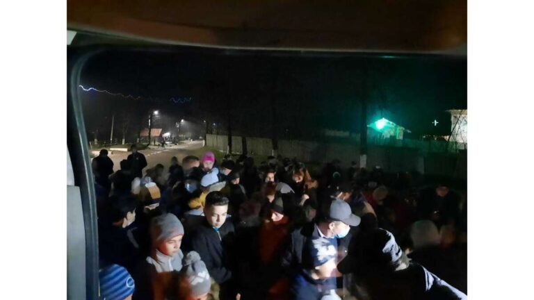 Câtă bucurie! Peste 600 de copii din comuna Ștefan cel Mare s-au întâlnit aseară cu Moș Crăciun!
