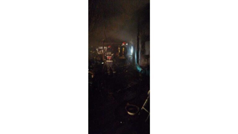 Actualizare: Cod rosu la Rosiesti! Incendiu violent, s-a raportat o posibila victima!
