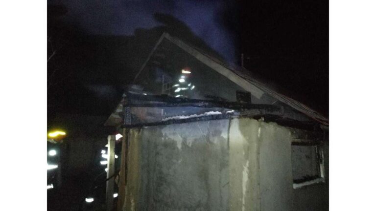 „Minune de Crăciun! Un copil de 13 ani s-a salvat singur dintr-o casa în flăcări!