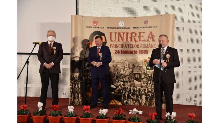 Așa ceva, mai rar! Președintele CJ Vaslui a apărut în costum și cravată, de Ziua Principatelor Române!