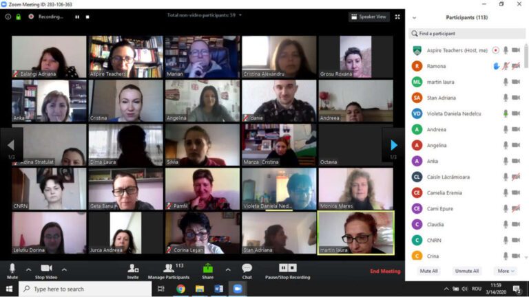 Profesorii, umiliți total la orele online! „Îmi scriu mesaje că i-au învoit părinții de la ore!”