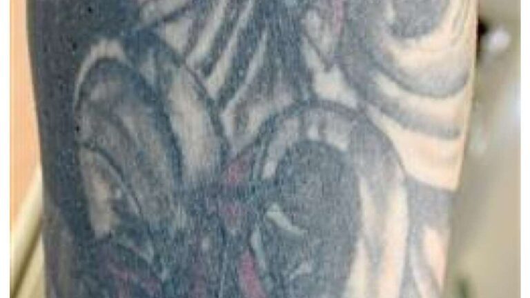 Aveți date despre persoana cu acest tatuaj? A fost găsită moartă pe stradă, în Germania!