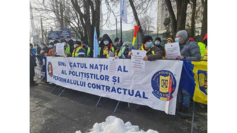 Polițiștii vasluieni s-au săturat de bătaia de joc a guvernanților! ” Nu muncim în halate albe și la căldură, ca alții!”