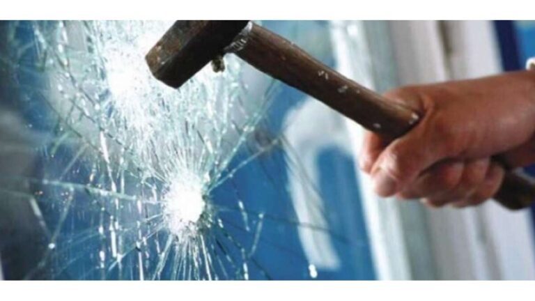 A rămas fără țigări și băutură, așa că a spart două baruri, în satul Tăcuta!