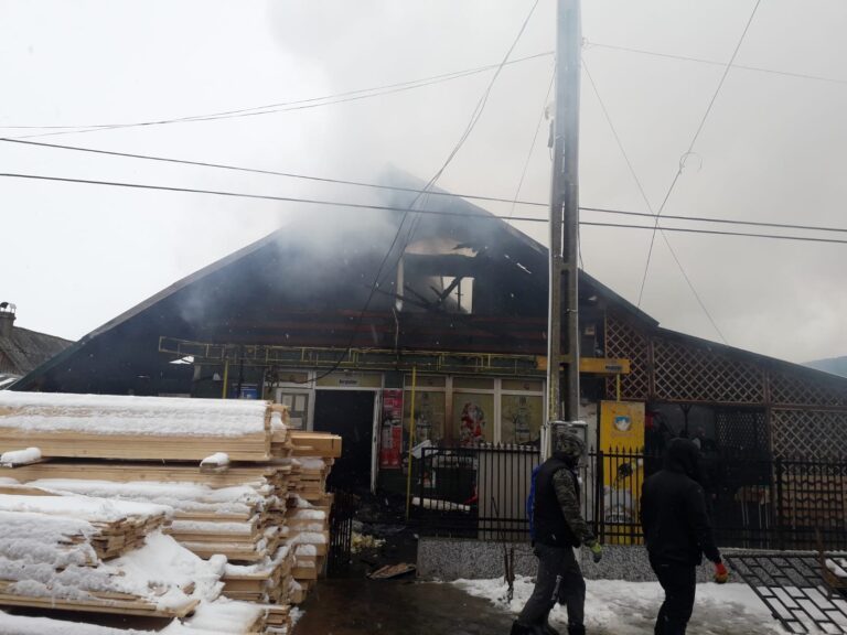 Incendiu la un magazin și un depozit din Dumesti!