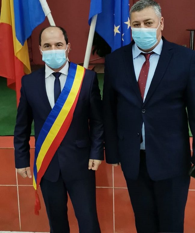 Gest curajos al primarului de Ivănești! A cumpărat un microbuz, pentru a transporta copiii la școală!
