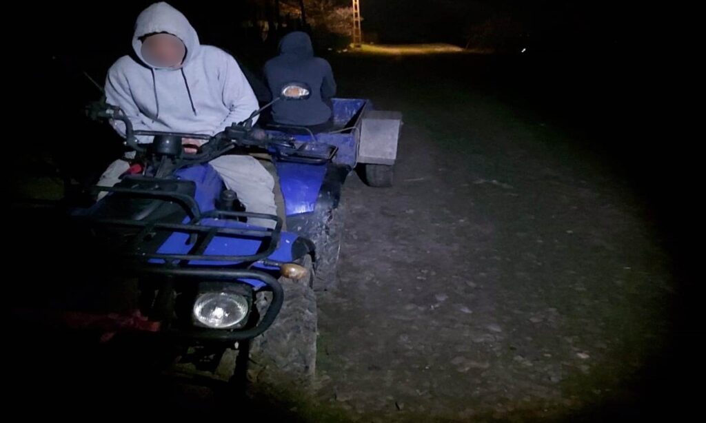 ATV neinregistrat condus de un tanar pieton depistat in trafic5