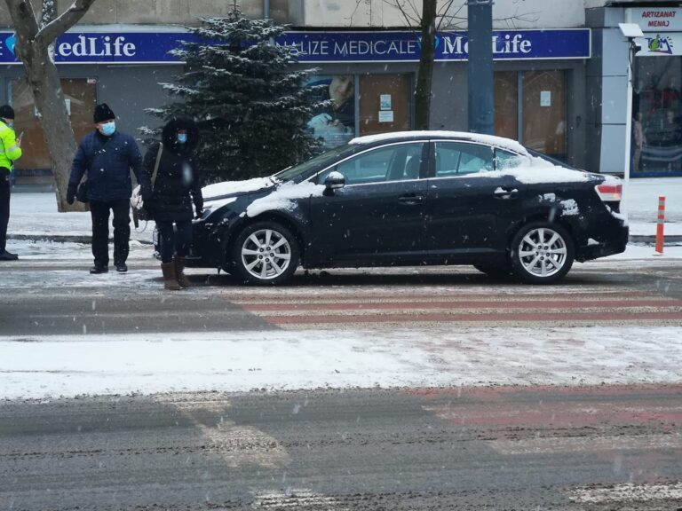 Se grăbea să ajungă la serviciu, dar a lovit un pieton! Accident în Crucea Gării!