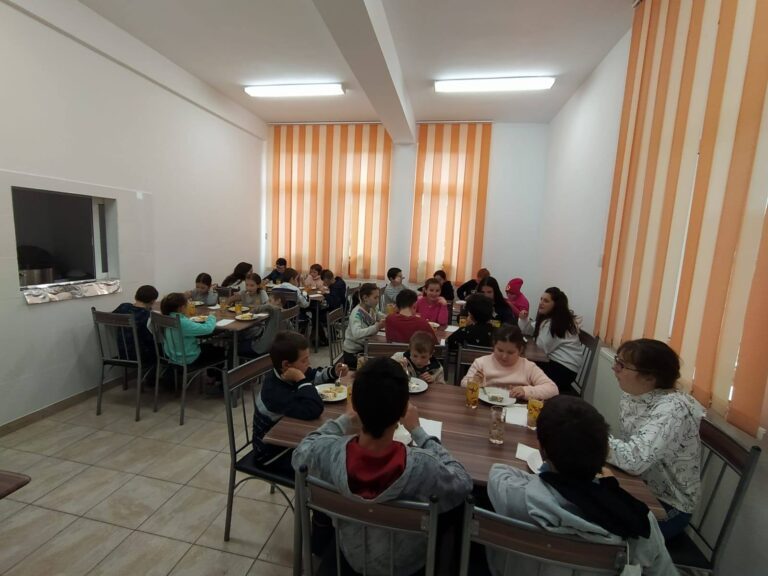 Haideți să ajutăm Asociația Filantropia Ortodoxă Huși! Lunar, hrănesc aproape 5.000 de copii și bătrâni nevoiași!