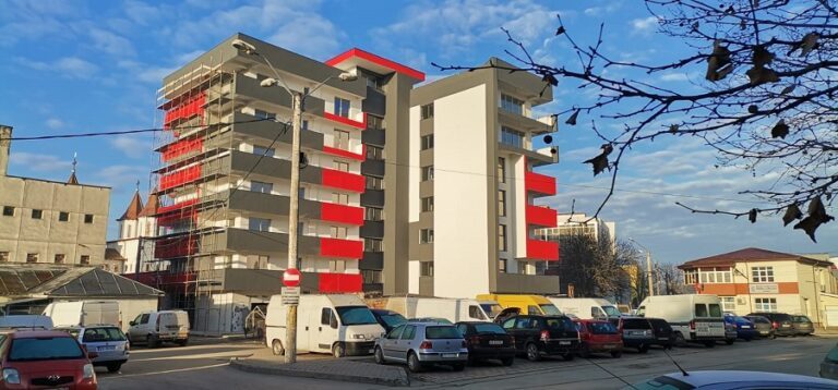 Cel mai nou bloc din Vaslui își așteaptă locatarii! Se fac ultimele retușuri!