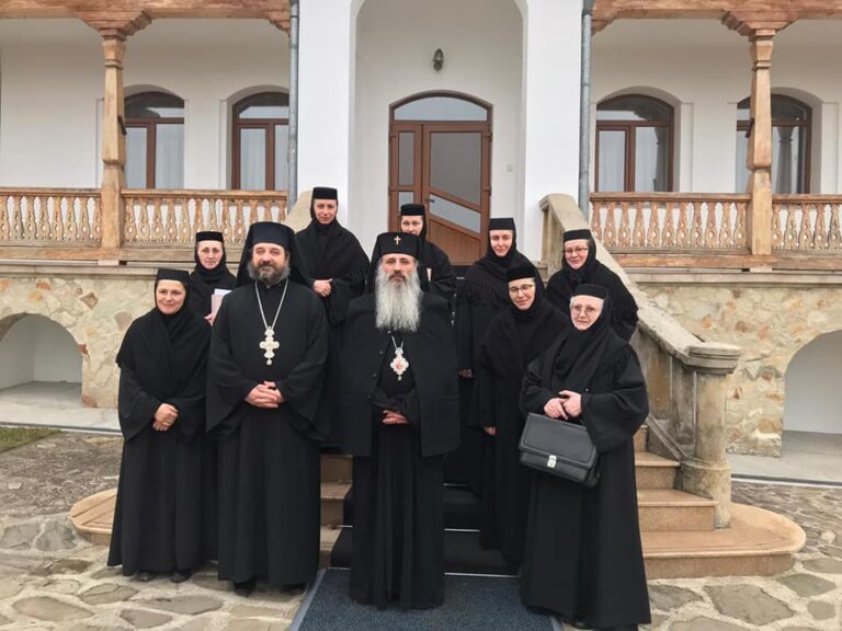 Întâlnire de taină între Mitropolitul Moldovei și fostul episcop Onilă? ÎPS Teofan, slujbă la Văratec!