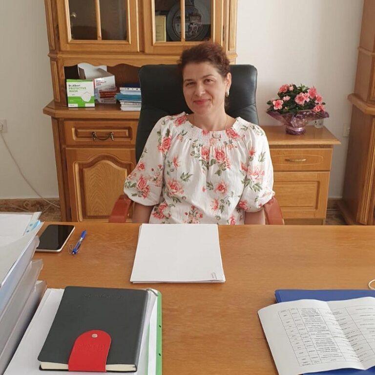 Sute de elevi vor învăța online, începând de luni dimineață! 29 de școli și grădinițe în scenariul roșu, de la 1 martie! (LISTA COMPLETĂ)