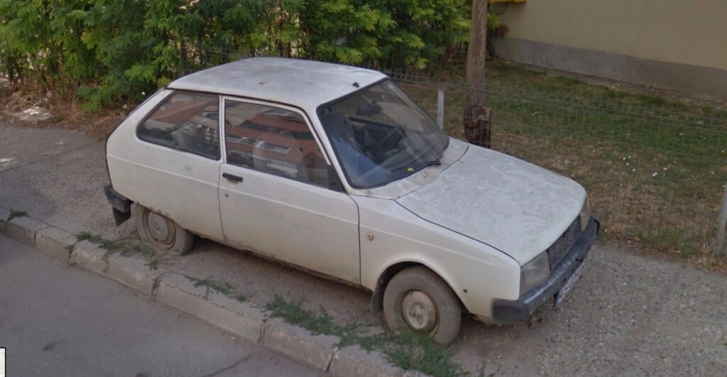 S-a terminat cu sutele de epave din parcările Vasluiului! Vor fi ridicate și duse în depozite speciale! 1 masini abandonate