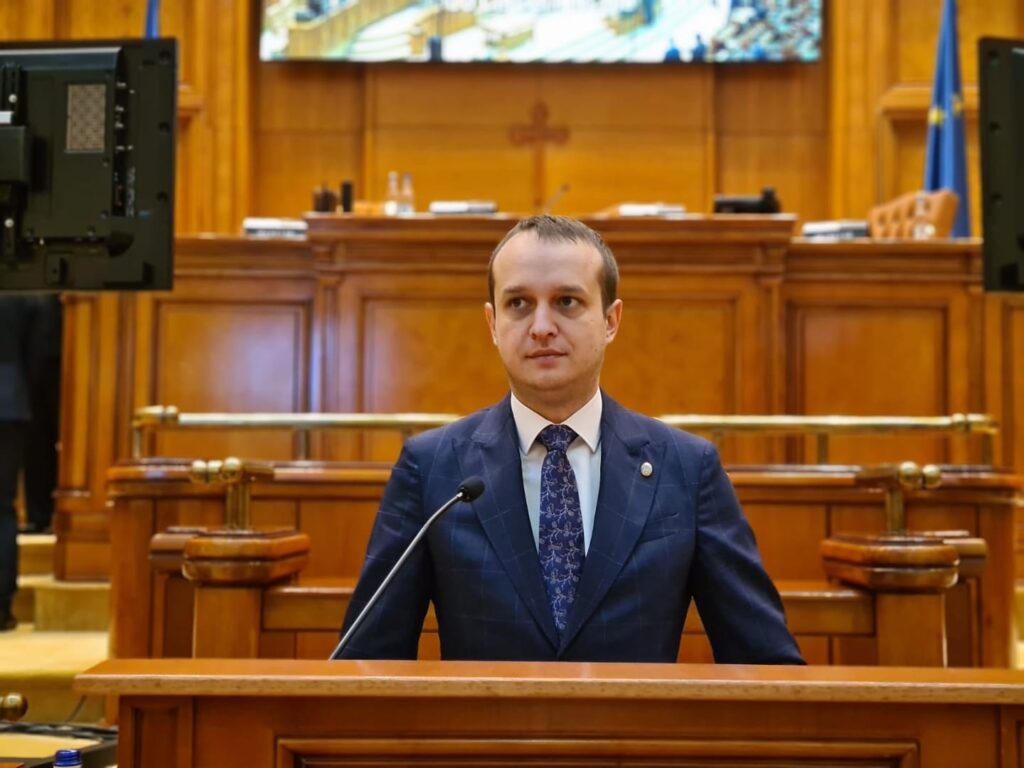 Scandal între primarul de Șuletea și deputatul Polak! ”Scuipa semințe în scara blocului, iar acum e demnitar” 2 154021086 1093933117742019 7055836795336813457 n
