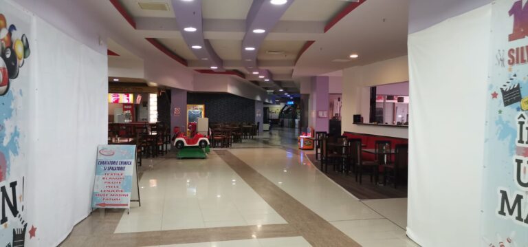 Ce trist! Singurul mall din Vaslui este pustiu, majoritatea afacerilor s-au închis la Silver Mall!