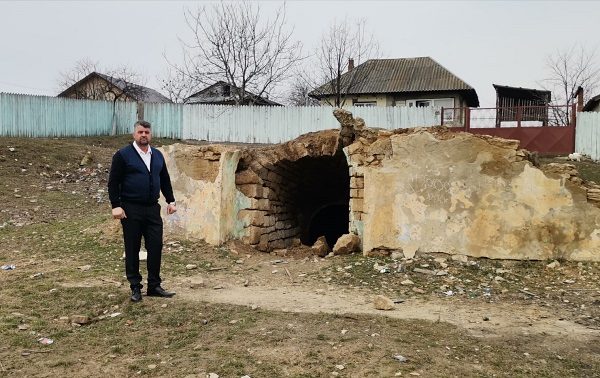 Satul uitat de Dumnezeu și de primar! 1.200 de oameni trăiesc ca în Evul Mediu!